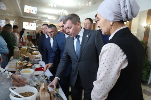 Бүген З. Басыйрова исемендәге район мәдәният йортында Мөслим район Советының IV чакырылыш XXXIX отчет сессиясе узды