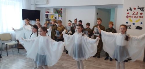 Мөслим гимназиясе укучылары өлкәннәргә театраль күренеш күрсәткәннәр
