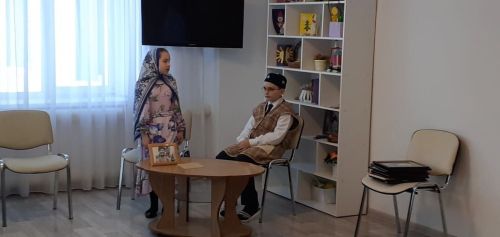 Мөслим гимназиясе укучылары өлкәннәргә театраль күренеш күрсәткәннәр
