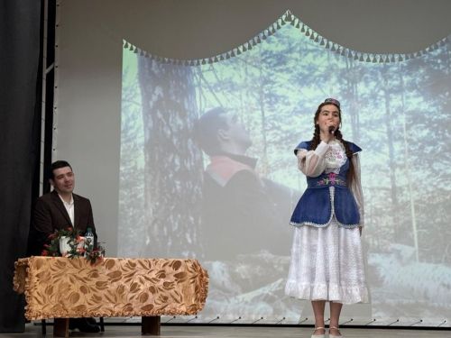 Рүзәл Минһаҗевның «Егет без!» дип исемләнгән икенче шигырьләр китабын тәкъдир итү кичәсе үзды