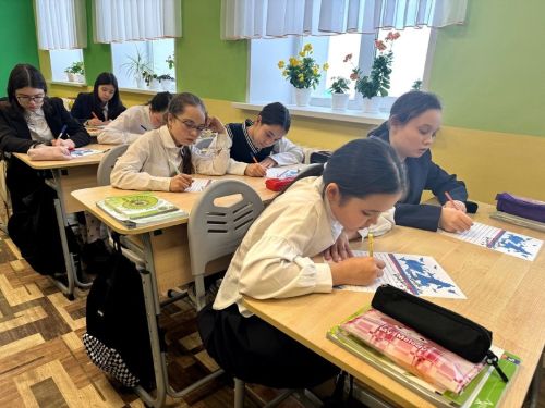 Мөслим гимназиясе укучылары «Солдатны котла!» акциясенә кушылдылар