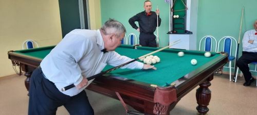 Ир-атлар арасында бильярд ярышлары узды