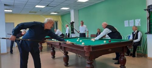 Ир-атлар арасында бильярд ярышлары узды