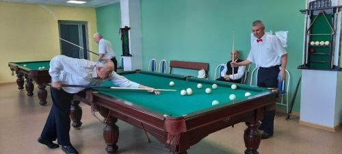 Ир-атлар арасында бильярд ярышлары узды