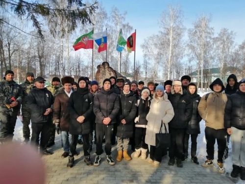 Германиядә хезмәт иткән совет гаскәрләре төркеме ветераннары укучылары өчен тәрбия чарасы үткәрде