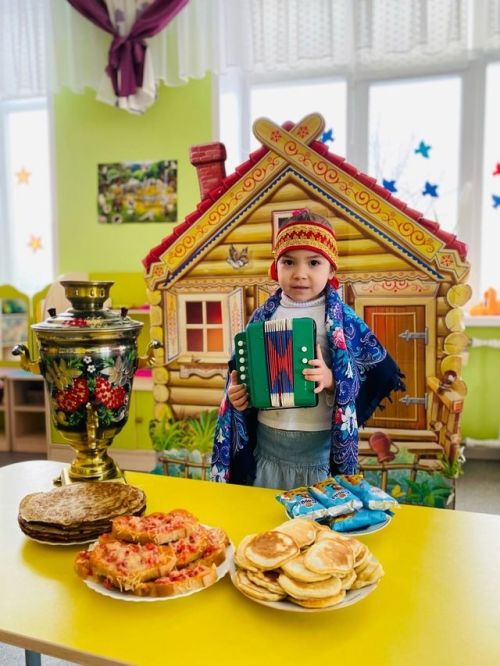 Кечкенәдән йолаларны өйрәнәләр