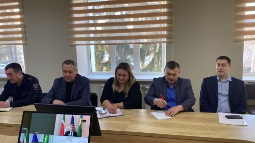 Кичә район хакимияте бинасының кече актлар залында видеоконференция режимында җыелыш узды