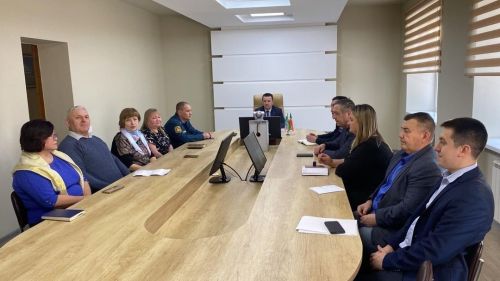 Кичә район хакимияте бинасының кече актлар залында видеоконференция режимында җыелыш узды