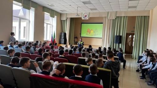 Мөслим лицее укучылары ДАИ җитәкчесе белән очраштылар