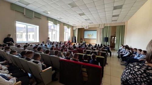 Мөслим лицее укучылары ДАИ җитәкчесе белән очраштылар