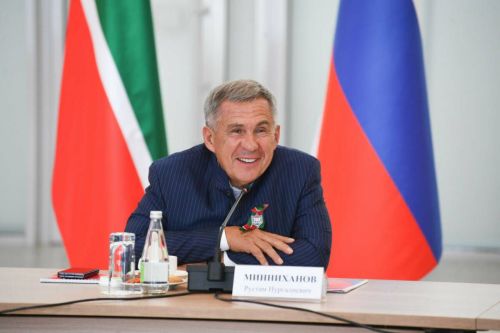 Рөстәм Миңнеханов татарстанлыларны шаяртып 1 апрель белән котлады