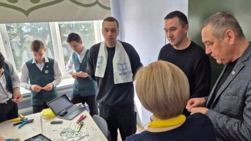 Г. Тукай исемендәге Мөслим урта мәктәбендә Казан дәүләт энергетика университеты һәм «Әлмәт электр челтәрләре» АҖнең Мөслим филиалы хезмәткәрләре катнашында районкүләм Ачык ишекләр көне үткәрелде.