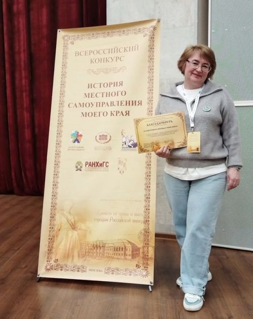 Мөслим мәктәбеннән Йолдыз Әсадуллина һәм укучысы Ләйлә Каюмова Мәскәүдә җиңү яулады