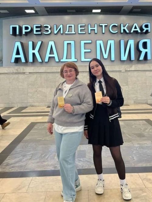 Мөслим мәктәбеннән Йолдыз Әсадуллина һәм укучысы Ләйлә Каюмова Мәскәүдә җиңү яулады
