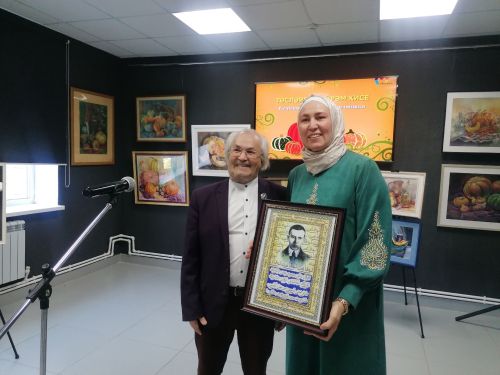 «Төсләрдә бәйрәм хисе» дип исемләнгән картиналар күргәзмәсен ачу чарасы узды
