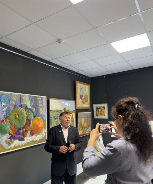 «Төсләрдә бәйрәм хисе» дип исемләнгән картиналар күргәзмәсен ачу чарасы узды