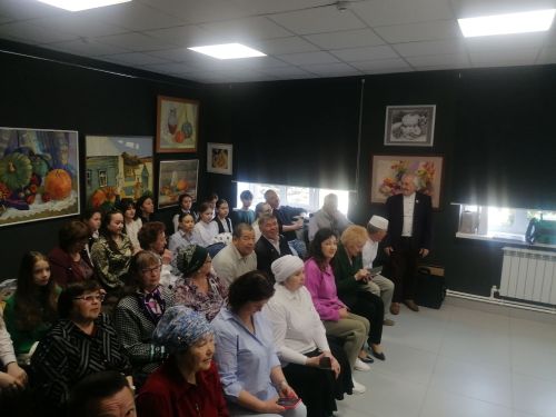 «Төсләрдә бәйрәм хисе» дип исемләнгән картиналар күргәзмәсен ачу чарасы узды