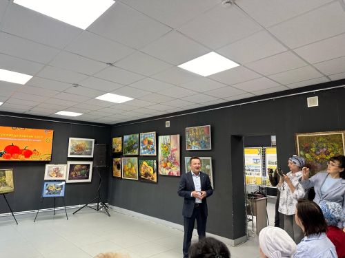 «Төсләрдә бәйрәм хисе» дип исемләнгән картиналар күргәзмәсен ачу чарасы узды