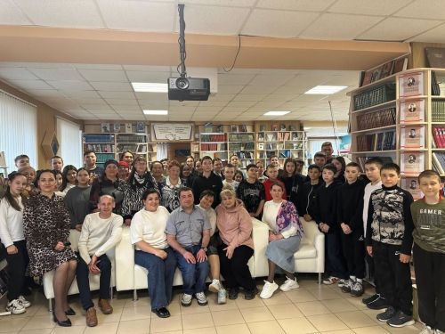 Мөслим үзәк китапханәсендә үзенчәлекле жанрда уйнаучы Буа дәүләт сатира театры артистлары белән очрашу узды