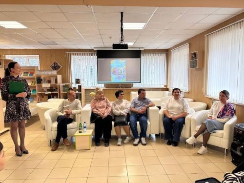Мөслим үзәк китапханәсендә үзенчәлекле жанрда уйнаучы Буа дәүләт сатира театры артистлары белән очрашу узды