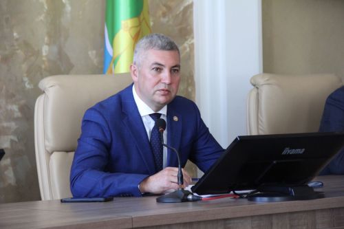 Бүген район башлыгы Альберт Хуҗин җитәкчелегендә бүлек, оешма-предприятие җитәкчеләре белән киңәйтелгән киңәшмә узды