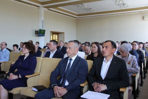 Бүген район башлыгы Альберт Хуҗин җитәкчелегендә бүлек, оешма-предприятие җитәкчеләре белән киңәйтелгән киңәшмә узды