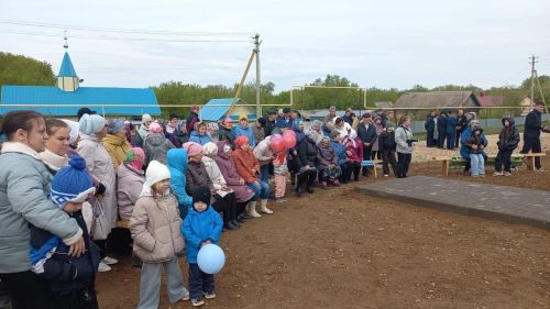 Бу минутларда Нарат Асты авылында Бөек Ватан сугышында катнашкан авылдашларын хөрмәтләп ясалган обелиск ачу тантанасы уза