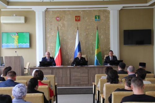 Район хакимиятенең актлар залында хисап-сайлау җыелышы узды