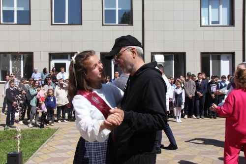 Кичә район мәктәпләрендә чыгарылыш сыйныф укучылары өчен соңгы кыңгырау чыңлады