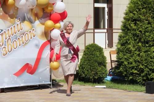 Кичә район мәктәпләрендә чыгарылыш сыйныф укучылары өчен соңгы кыңгырау чыңлады