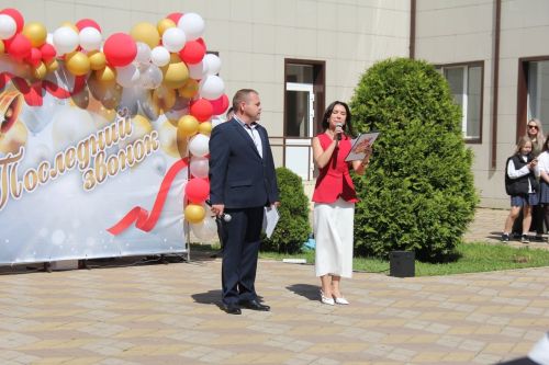 Кичә район мәктәпләрендә чыгарылыш сыйныф укучылары өчен соңгы кыңгырау чыңлады