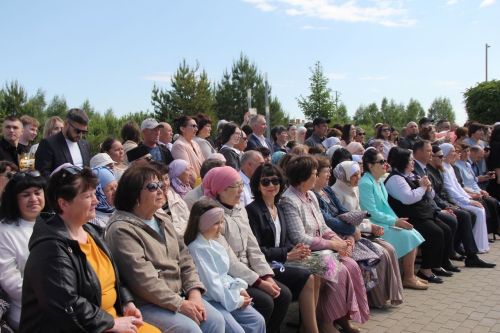 Кичә район мәктәпләрендә чыгарылыш сыйныф укучылары өчен соңгы кыңгырау чыңлады