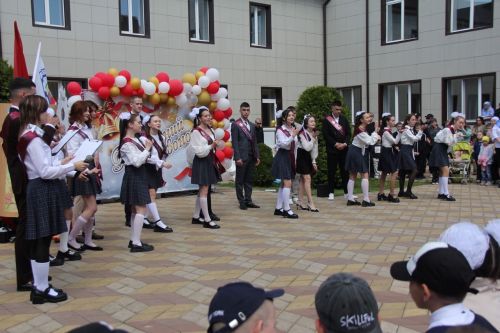 Кичә район мәктәпләрендә чыгарылыш сыйныф укучылары өчен соңгы кыңгырау чыңлады