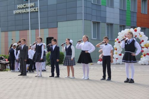 Кичә район мәктәпләрендә чыгарылыш сыйныф укучылары өчен соңгы кыңгырау чыңлады