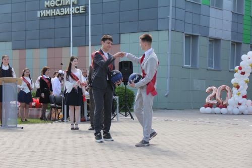 Кичә район мәктәпләрендә чыгарылыш сыйныф укучылары өчен соңгы кыңгырау чыңлады