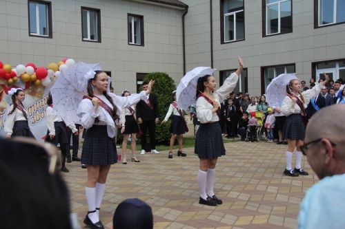 Кичә район мәктәпләрендә чыгарылыш сыйныф укучылары өчен соңгы кыңгырау чыңлады