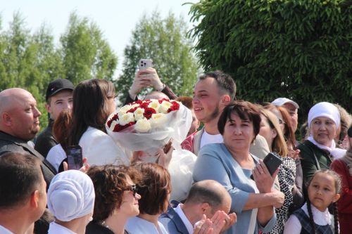 Кичә район мәктәпләрендә чыгарылыш сыйныф укучылары өчен соңгы кыңгырау чыңлады