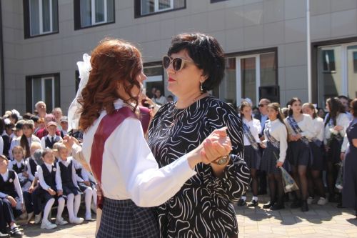 Кичә район мәктәпләрендә чыгарылыш сыйныф укучылары өчен соңгы кыңгырау чыңлады