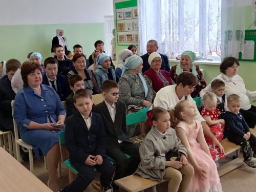 24 май көнне Баек төп мәктәбенең 9 сыйныф чыгарылыш сыйныф укучысы Гаяз Хәмәдишин өчен кыңгырауның чыңлап торган,  әмма моңсу тавышы яңгырады
