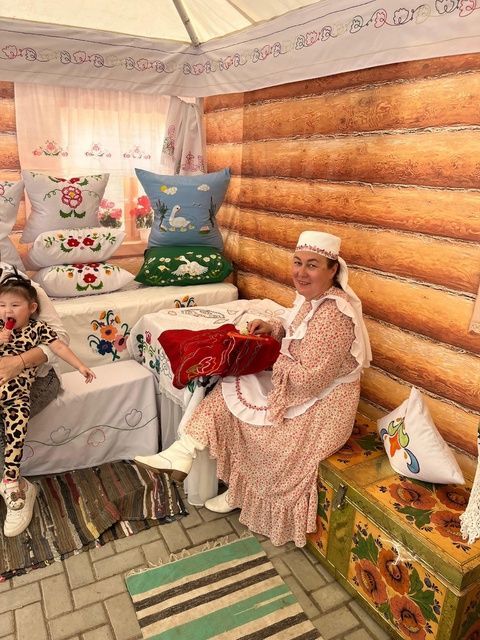 24 май көнне бертөркем райондашларыбыз район башлыгы Альберт Хуҗин җитәкчелегендә Әстерханда өлкә Сабантуенда катнашты