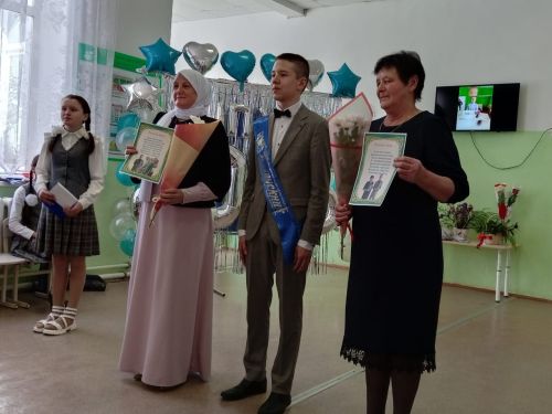 24 май көнне Баек төп мәктәбенең 9 сыйныф чыгарылыш сыйныф укучысы Гаяз Хәмәдишин өчен кыңгырауның чыңлап торган,  әмма моңсу тавышы яңгырады