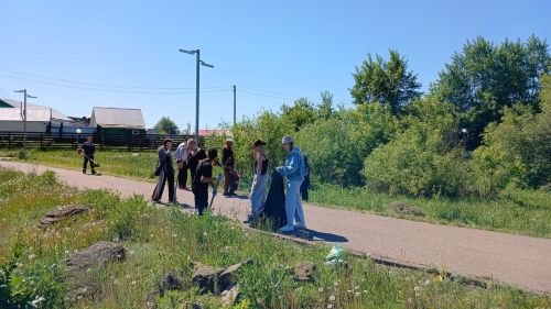 Экология һәм тырышлык: лицей укучылары парк территориясен чистартты