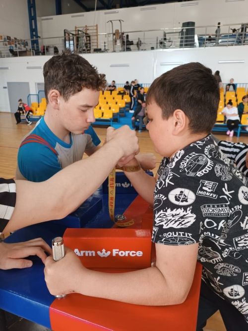 22 май көнне спорт мәктәбендә армрестлинг буенча район беренчелеге узды