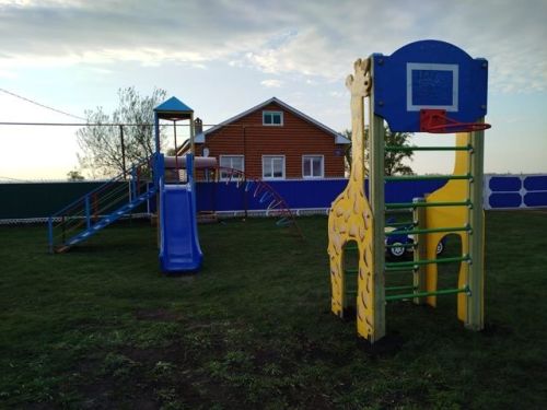 Тойгелде авылы халкына рәхмәт! Илмир, Алмаз һәм Айнурга – балалар өчен матур мәйданчык булдырганнары өчен дан!