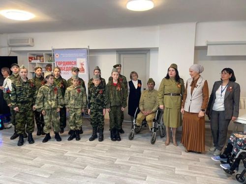 Бөек Җиңүнең 80 еллыгын бәйрәм итү кысаларында Мөслим картлар һәм инвалидлар интернат-йортында тантаналы чара узган