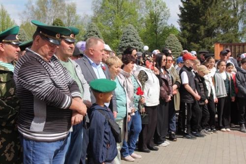 Мөслимдә МХОда катнашучыларга багышланган стела ачу тантанасы