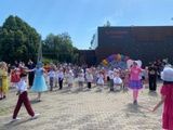 Балаларны яклау көне уңаеннан «Мөслим йөрәге» скверында җыр- шигырьләргә бай булган күңелле чара үткәрелде