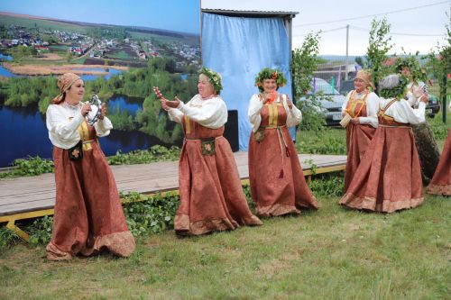 Троицада күңел сафлана