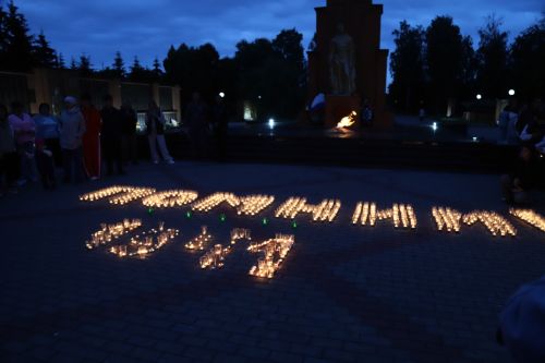 Сугышчан һәм хезмәт даны мемориаль комплексында «Хәтер шәме» акциясе узды
