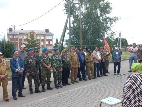 Кичә Мөслимдә Әфган сугышы ветераны Дамир Шәфигуллин яшәгән йортка элмә такта куелды